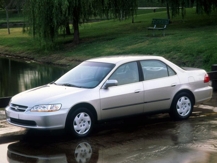  Honda Accord Sedan 1998 года  (US) (фото 4 из 12)